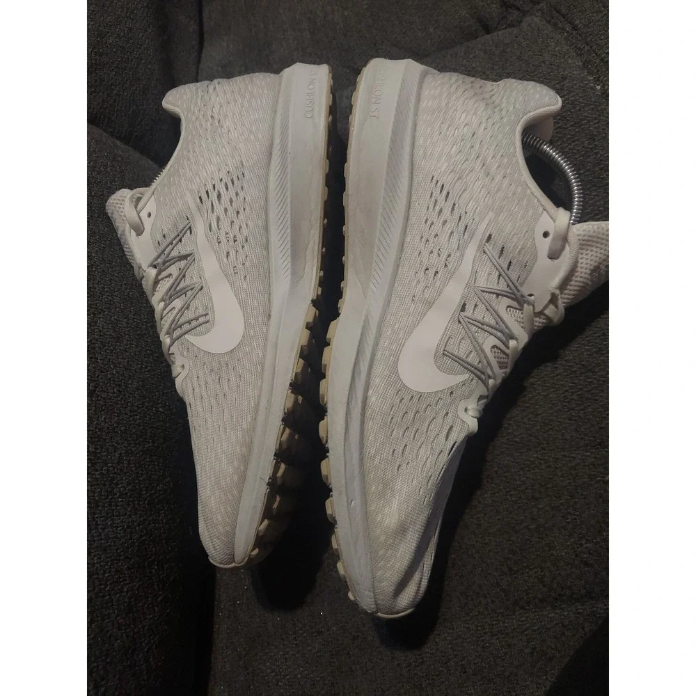 Nike  Zoom Winflo 5 String Running Sneaker White sz 10 Tennis Shoe Walking - Picture 7 of 12